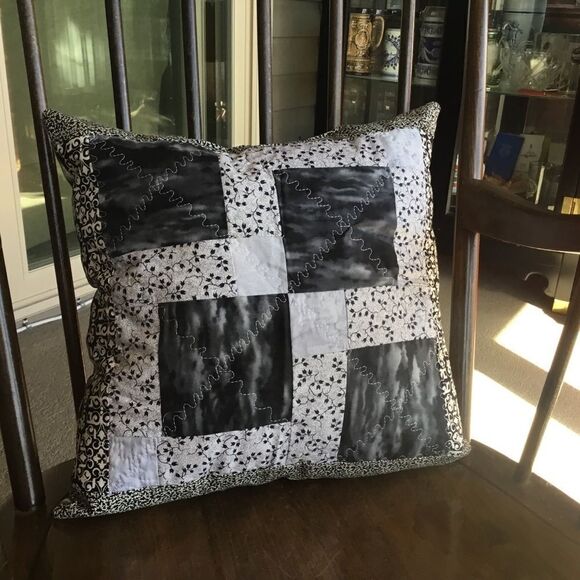 CLOSEOUT SALE $10 NWT Hand Crafted Quilted Accent Pillow - Picture 1 of 5